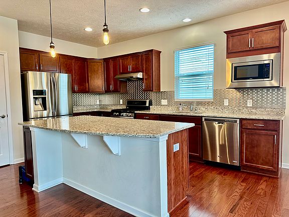 5th image of 522 Heritage Woods Dr