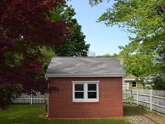 3rd image of 31022 Carlton Dr