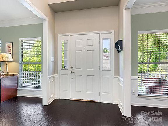 3rd image of 2831 Redfield Dr