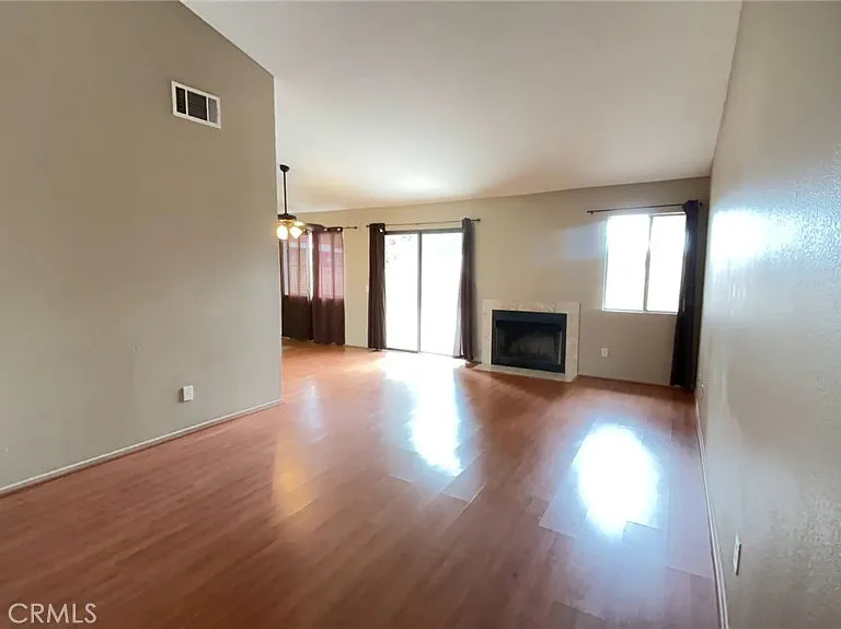 560 Boston St — Photo 4