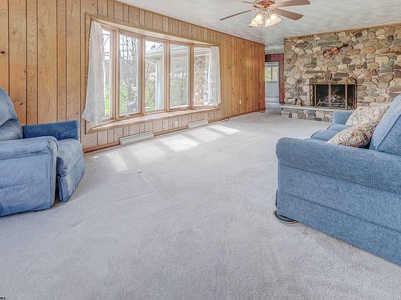 3rd image of 223/227 Ridge Farms Rd