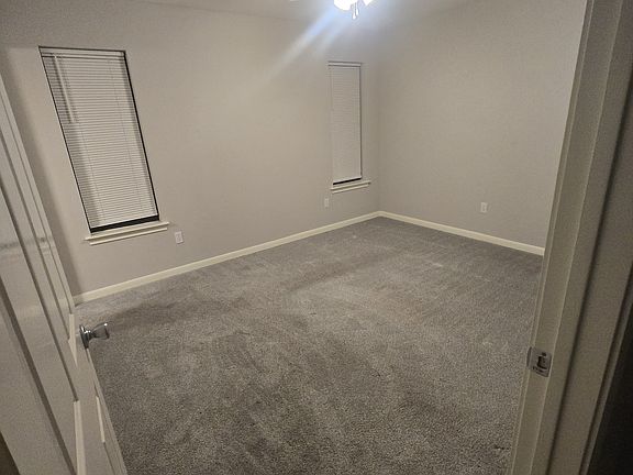 3rd image of 406 W Hughes St