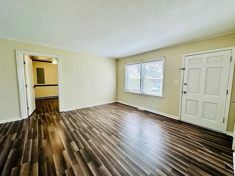 710 Latimer Ave — Photo 4