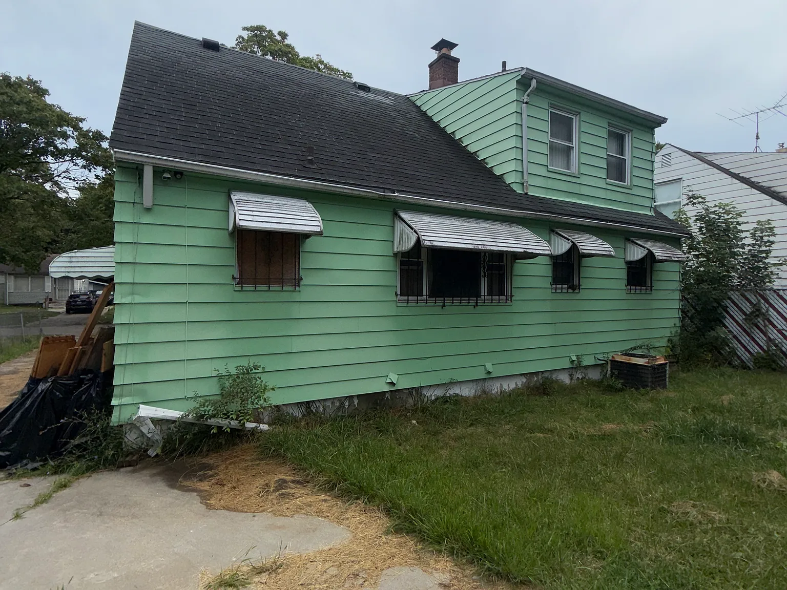 3 bed, 1351 sqft, $896 — Photo 3