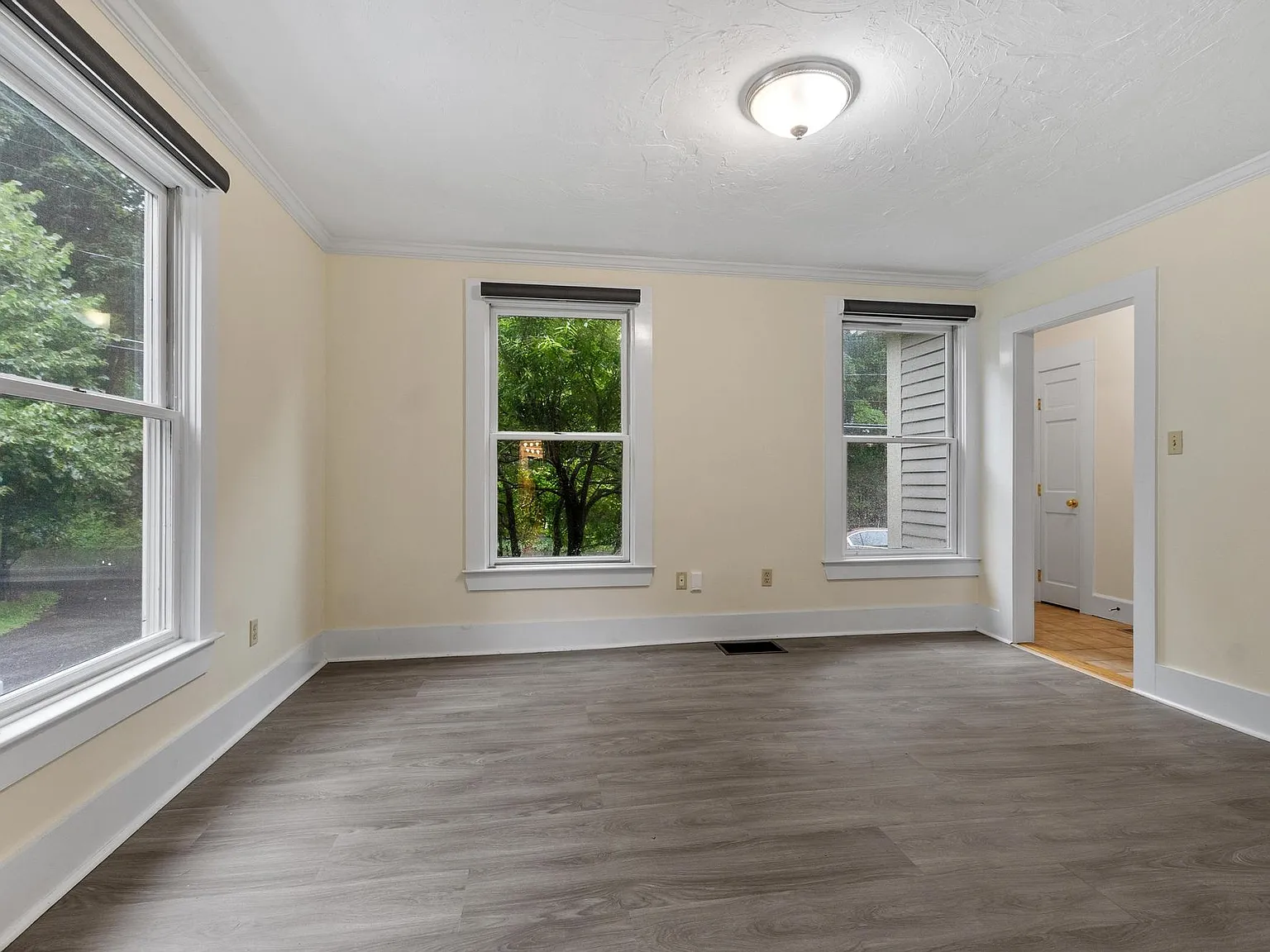 3 bed, 1456 sqft, $3,300 — Photo 3
