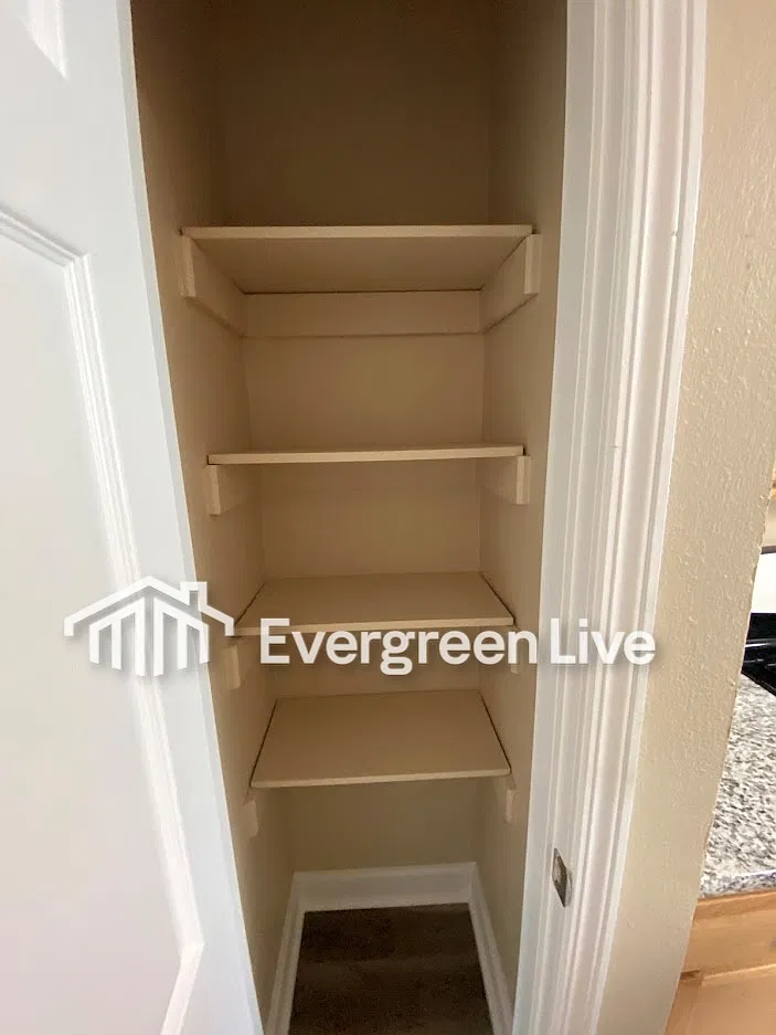 2 bed, 1.0 bath, 1249 sqft, $1,345 — Photo 4