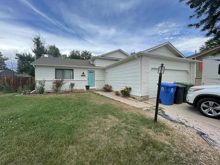 1441 Avondale Pl — Photo 1