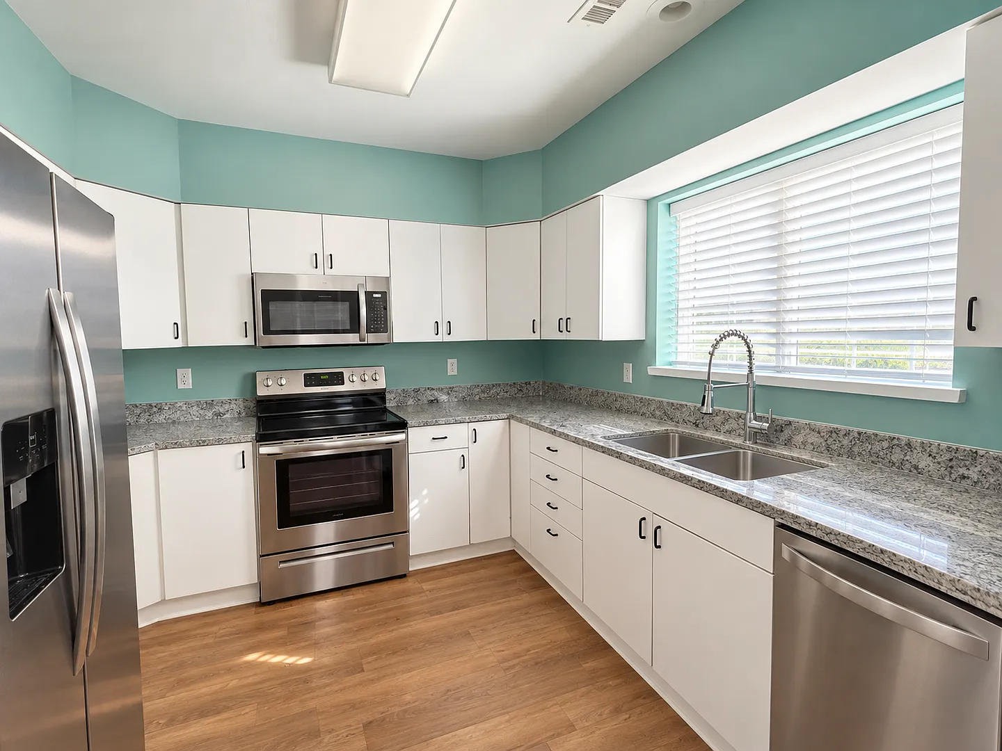 2302 Fontaine Ave — Photo 2