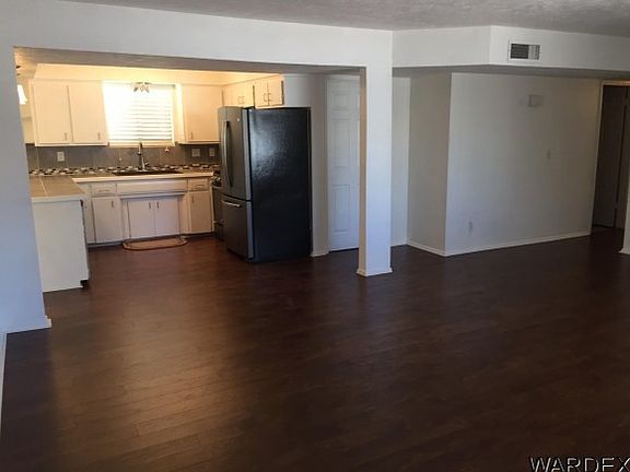 3rd image of 270 Greenway Dr