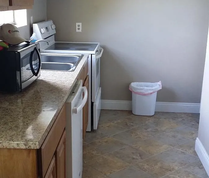 Galley Kitchen All appliances