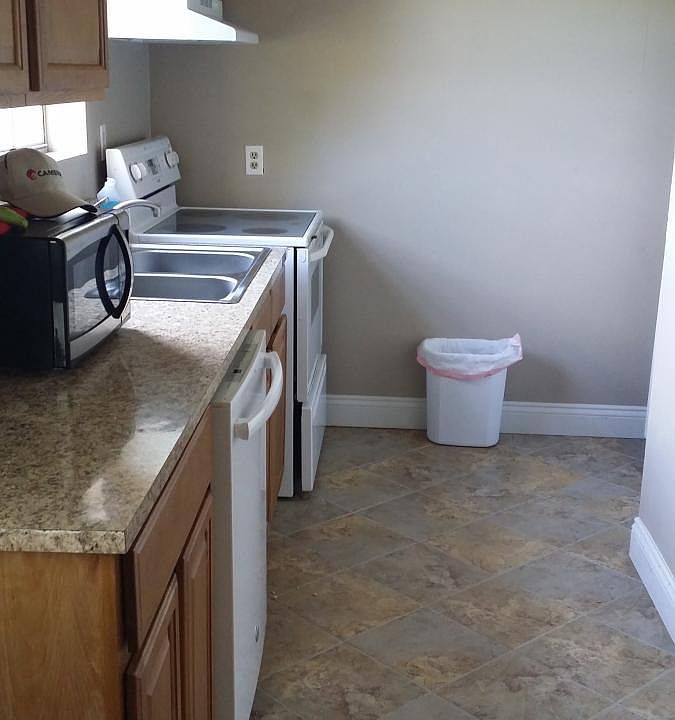 Galley Kitchen All appliances