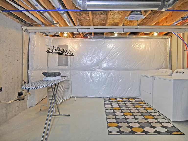 Midtown Pointe Apartments — Photo 26