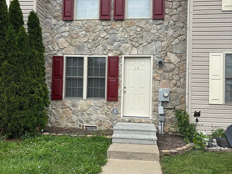 18 Colossians Ct — Photo 1