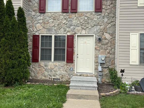 18 Colossians Ct, Inwood, WV 25428