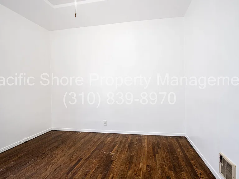 559 Alexandria Apartments — Photo 12