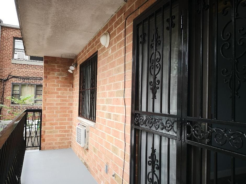 1st image of 14745 Barclay Ave #1