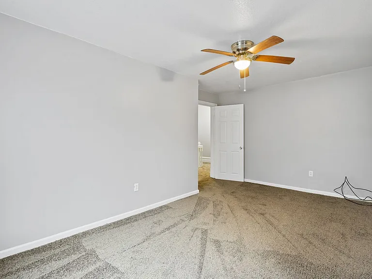 410 Lorenz Ave — Photo 16