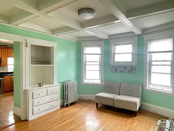 3rd image of 40 Woodbine St