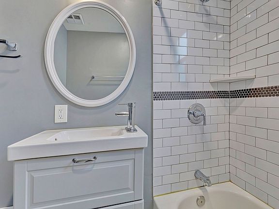 3rd image of 120 Center St APT 1