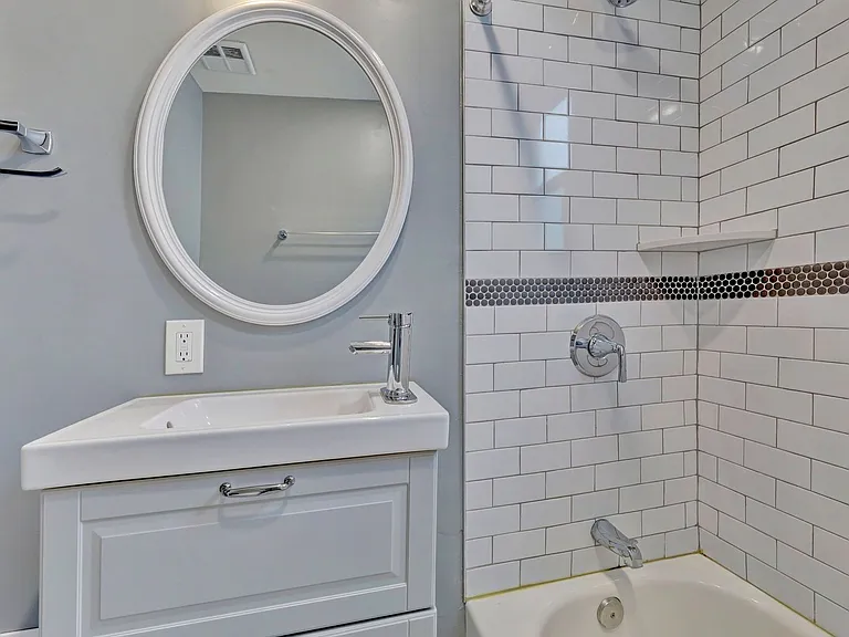 120 Center St — Photo 8