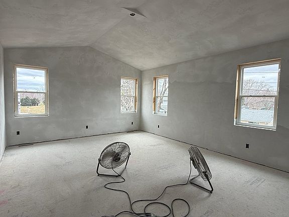 4th image of 409 Jerelyn Ct