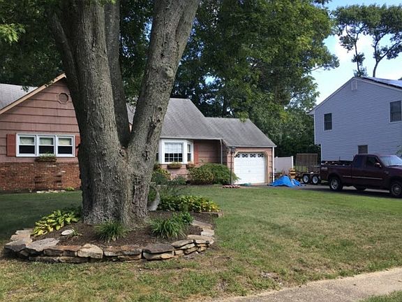 4th image of 848 Royal Ln