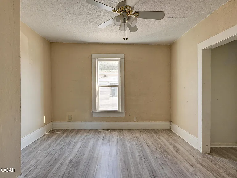 1417 W A St — Photo 14