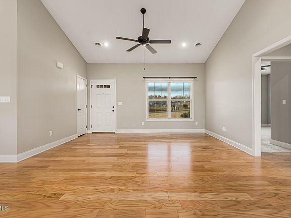 5th image of 2281 Meadow Creek Ln