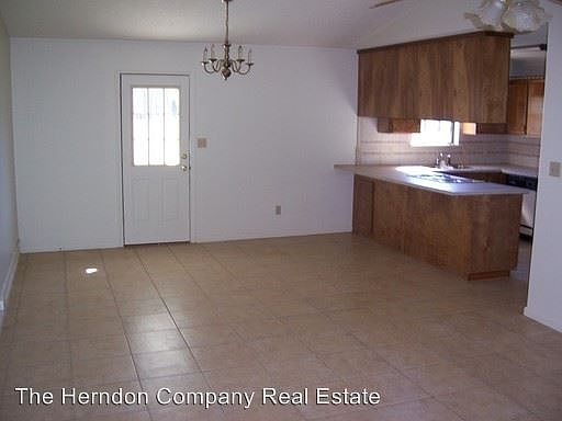 3rd image of 3864 Manor Ct
