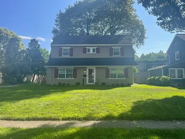3 bed, 1.5 bath, 1670 sqft, $2,600 — Photo 2
