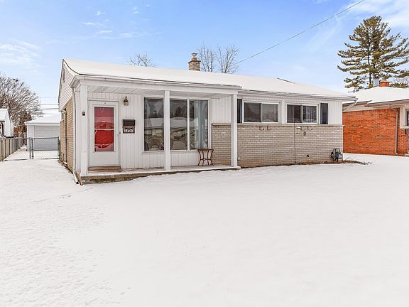 3rd image of 32503 Kathryn St