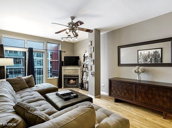 2nd image of 1631 S Michigan Ave APT 602