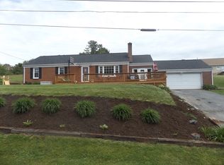 220 Harmon Ave, Hillsville, VA 24343