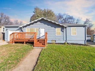 1704 S Larry Ln, Sioux Falls, SD 57103