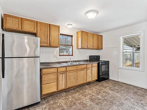 2nd image of 406 Averill Ave