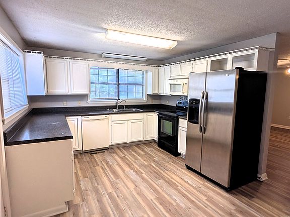 2nd image of 305 Jackson St