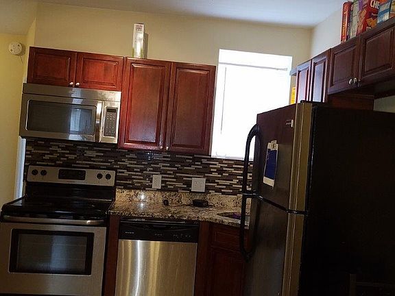 2nd image of 2126 N Woodstock St #2
