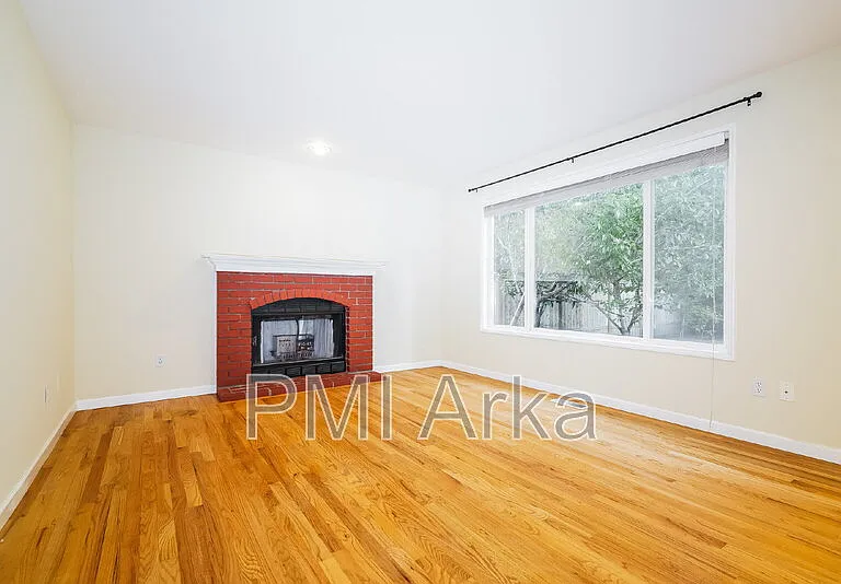 2451 238th Pl NE — Photo 3