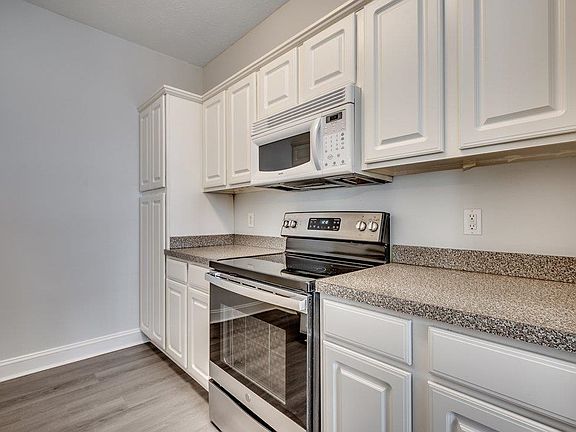 5th image of 999 Algonquin Dr. #E