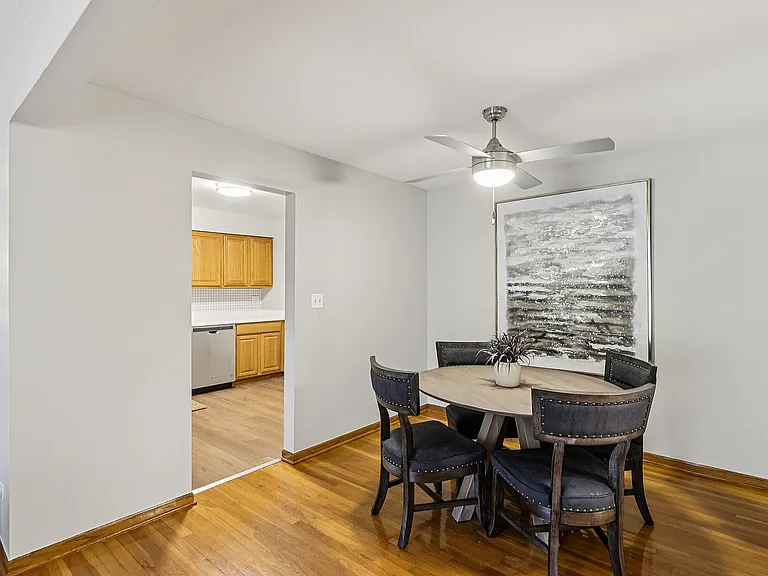7-web-or-mls-Kennedy Dr-S0611-007