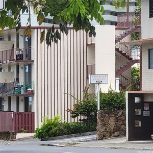 1524 Pensacola St APT 201, Honolulu, HI, 96822