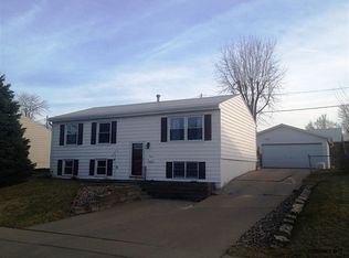 3468 Kimberly Dr, Dubuque, IA 52002