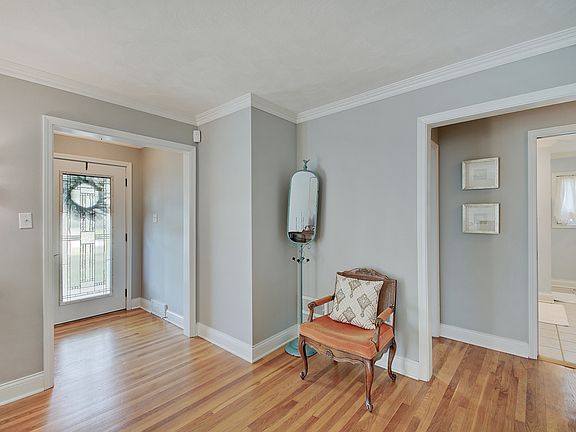 3rd image of 1362 Southview Dr