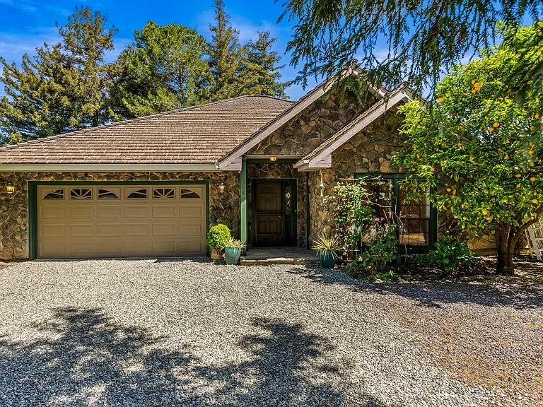 6578 Oak Leaf Ct — Photo 2