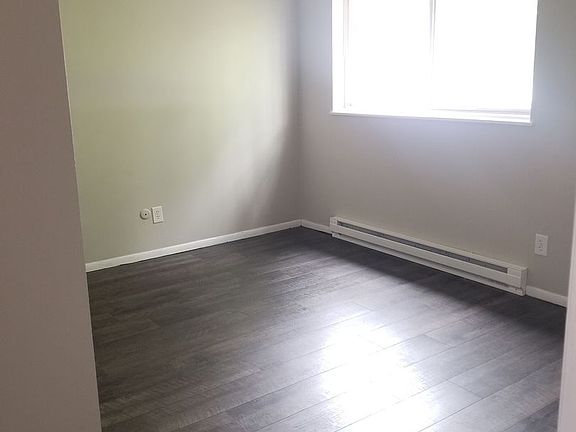 5th image of 1053 S Jackson St APT 3