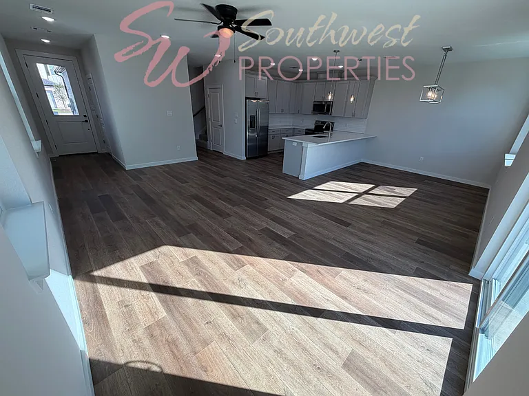 577 Galt Dr — Photo 5