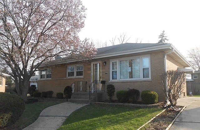 1st image of 953 E 163rd St