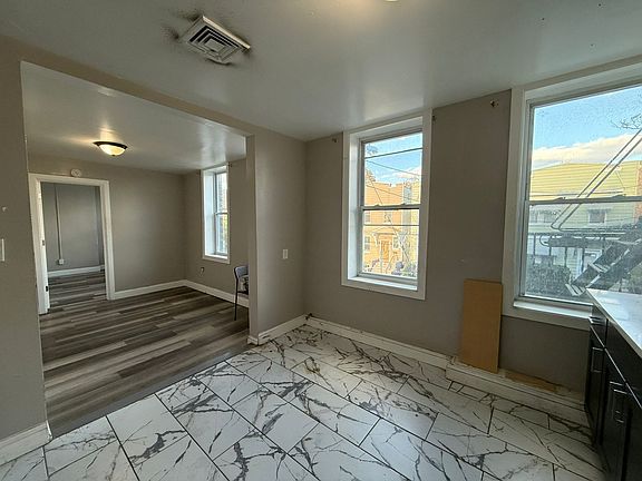 5th image of 3 Warner Ave #3E