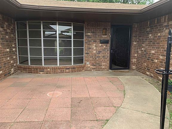 3rd image of 1007 Canary Ln