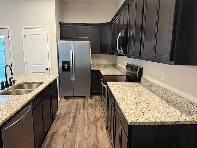 3 bed, 1675 sqft, $2,200 — Photo 2